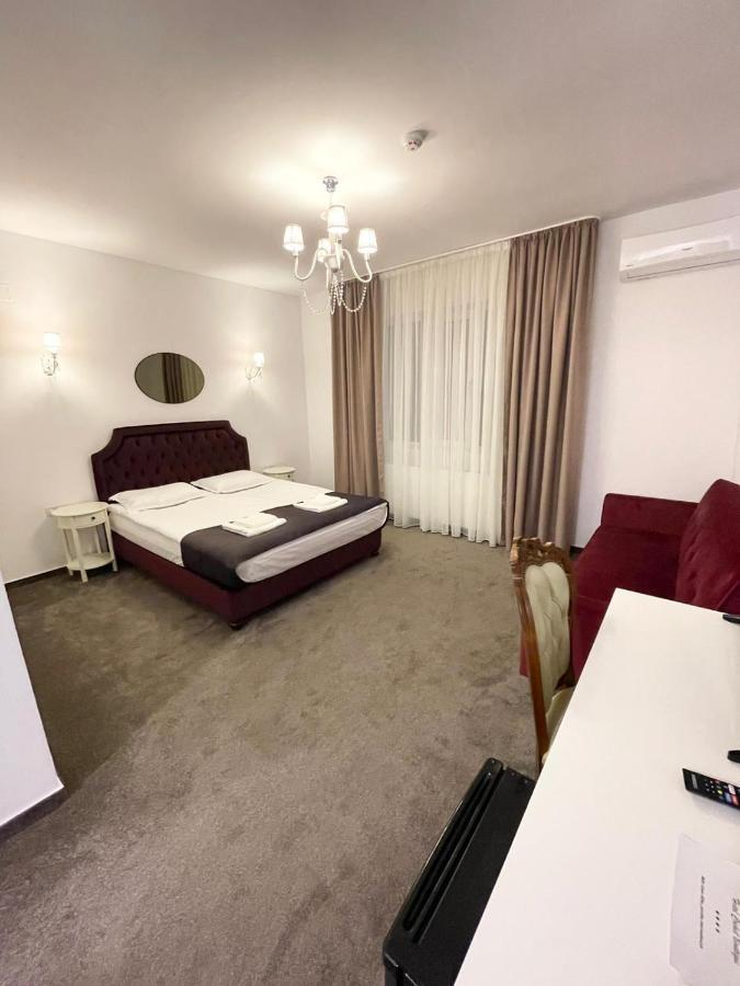 Отель Cochet Boutique Тыргу-Жиу Экстерьер фото