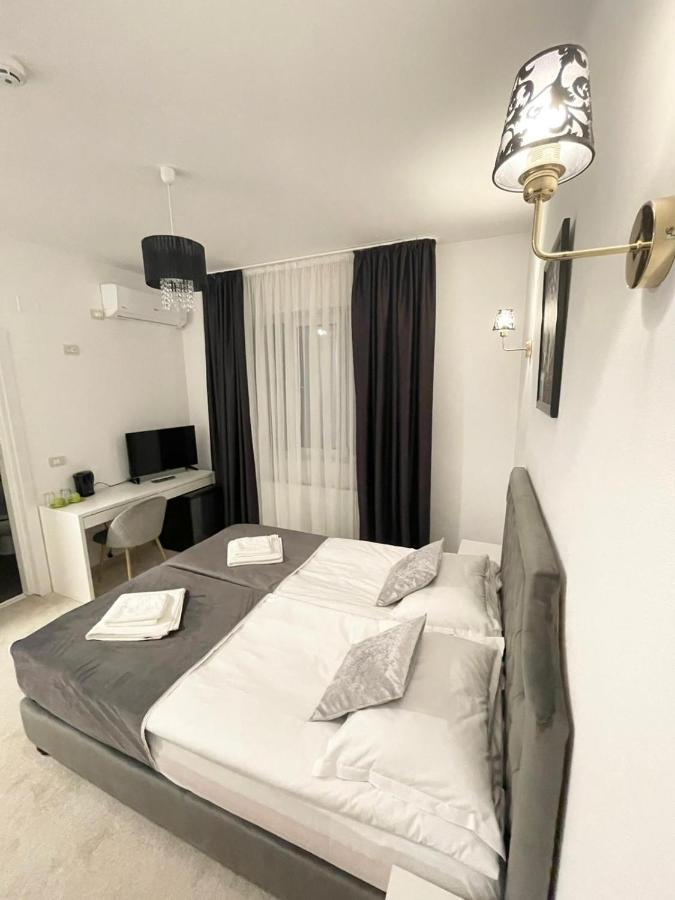 Отель Cochet Boutique Тыргу-Жиу Экстерьер фото