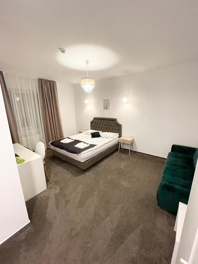 Отель Cochet Boutique Тыргу-Жиу Экстерьер фото