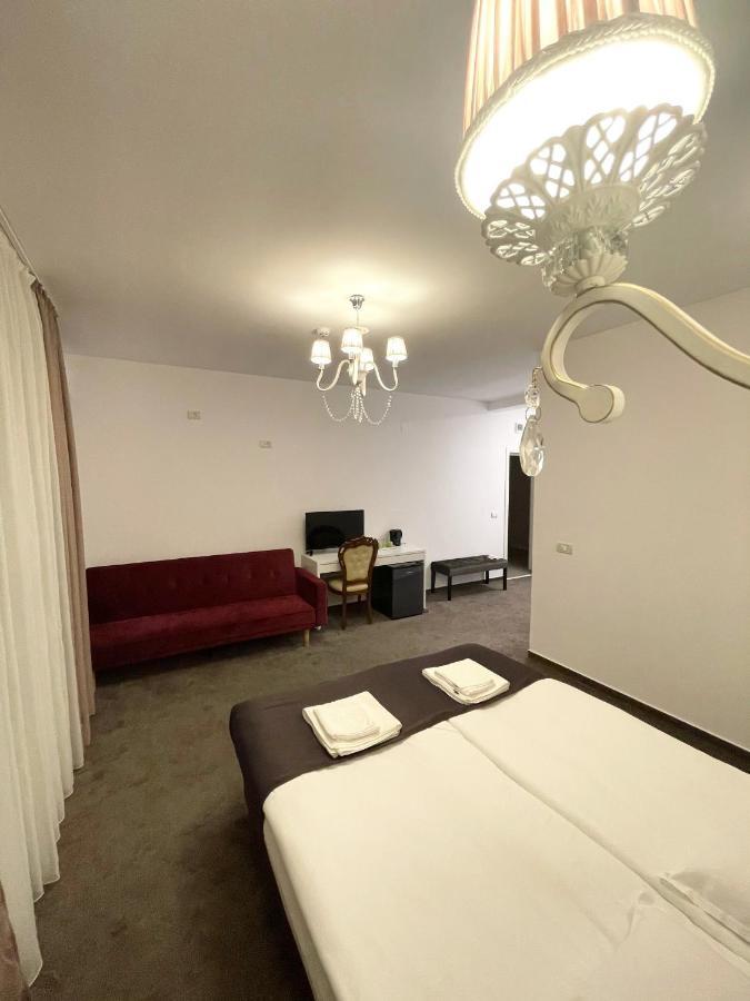 Отель Cochet Boutique Тыргу-Жиу Экстерьер фото