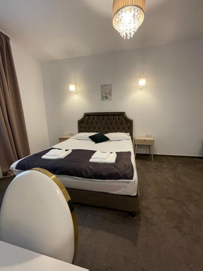 Отель Cochet Boutique Тыргу-Жиу Экстерьер фото