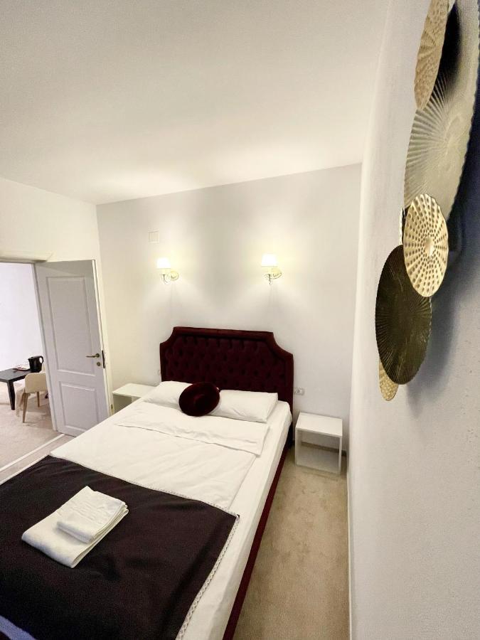 Отель Cochet Boutique Тыргу-Жиу Экстерьер фото