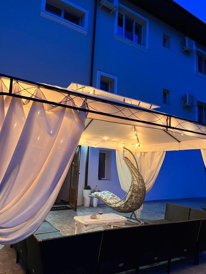 Отель Cochet Boutique Тыргу-Жиу Экстерьер фото