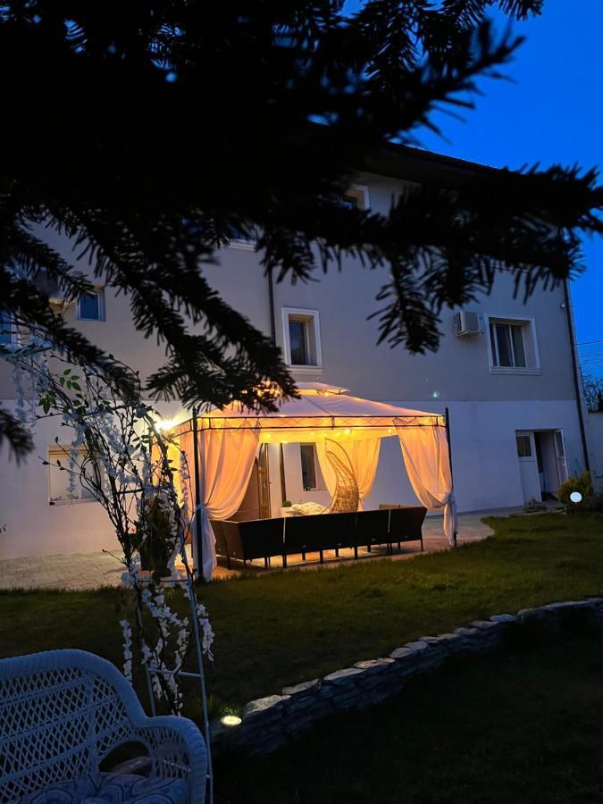 Отель Cochet Boutique Тыргу-Жиу Экстерьер фото