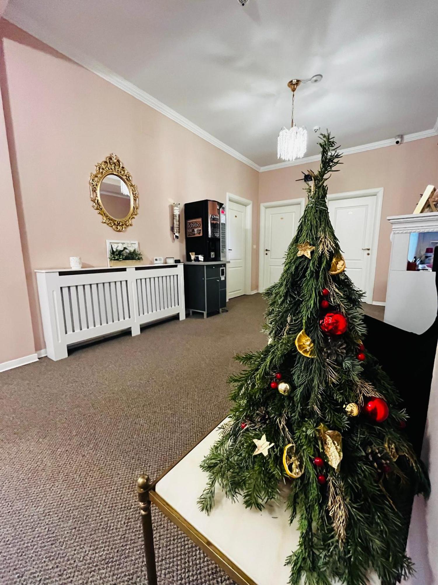 Отель Cochet Boutique Тыргу-Жиу Экстерьер фото
