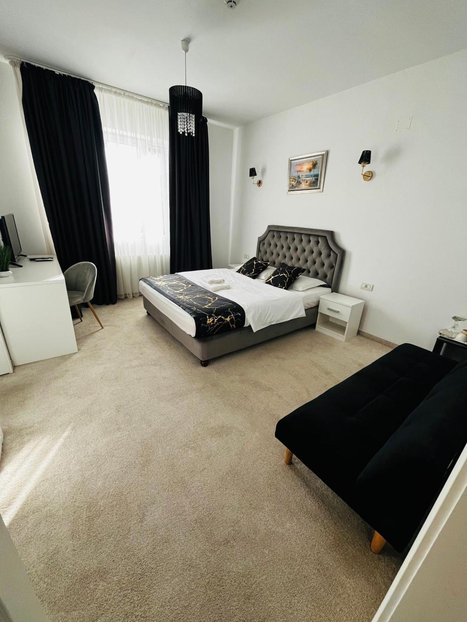 Отель Cochet Boutique Тыргу-Жиу Экстерьер фото